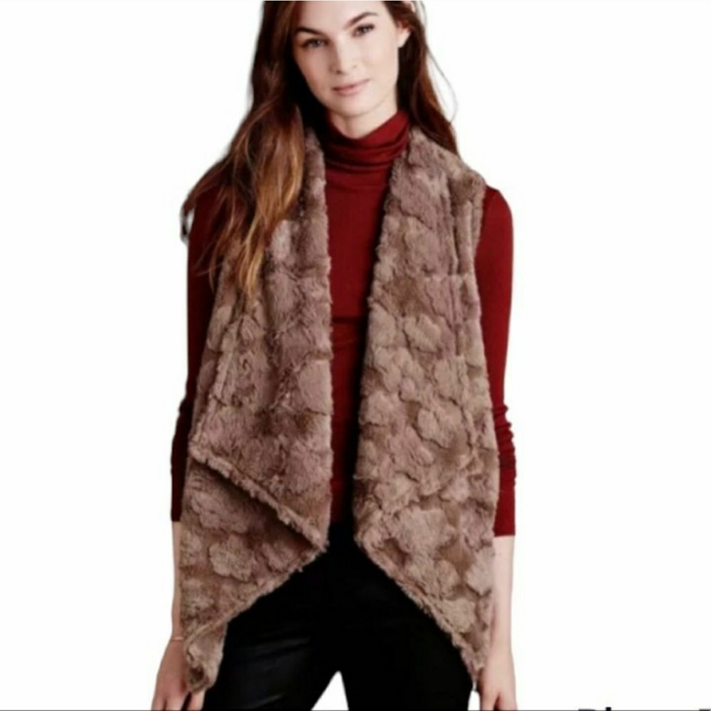 Anthropologie Elevenses Pelage Faux Fur Asymetrical Open Front Vest Size XS